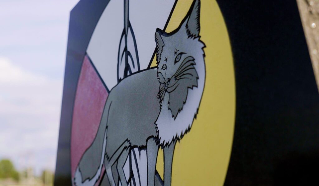 Mural displaying the Fox Lake Cree Nation emblem